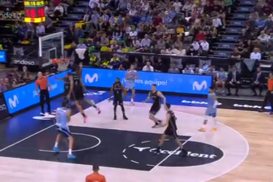 I LEBRON BI MU POZAVIDEO Momirov izludeo protivničke igrače, driblingom izbacio trojicu iz igre