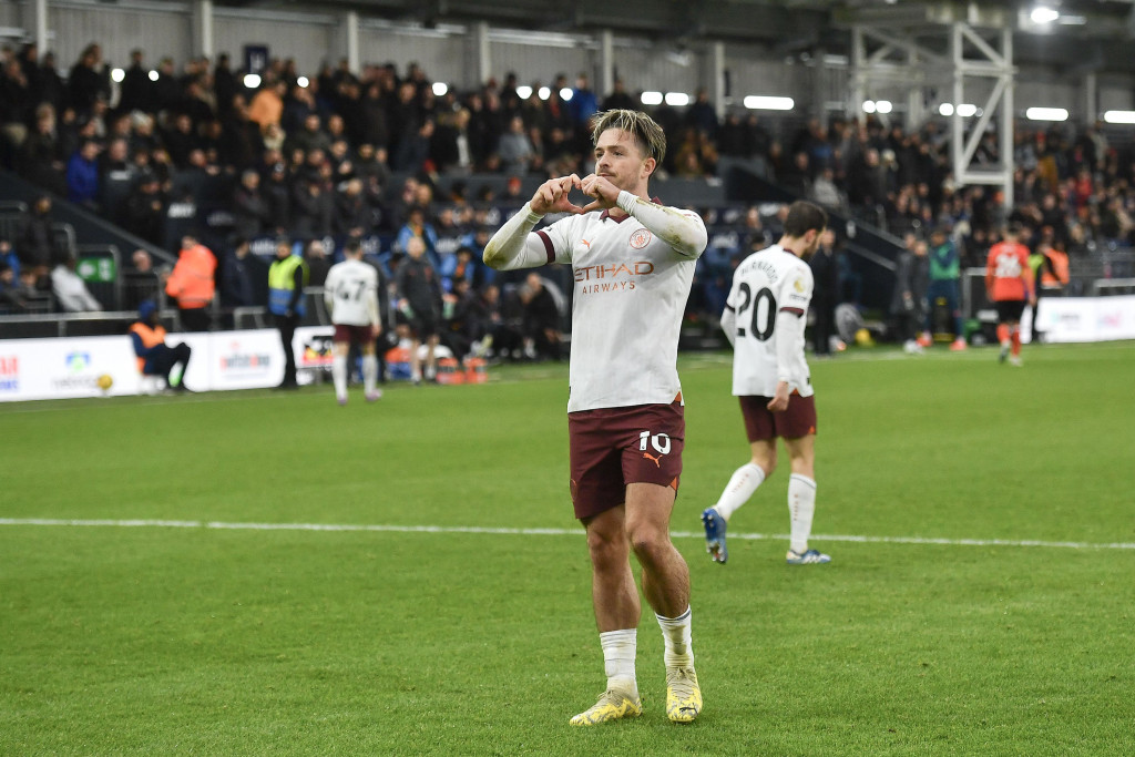 SITI KONAČNO UPISAO TRIJUMF Šampion nekako preživeo Luton, Everton slavio na debiju Petrovića, Fulam razbio Vest Hem