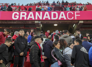 OPET NA TERENU POSLE TRAGEDIJE Utakmica između Granade i Atletik Bilbaa nastavlja se u ponedeljak