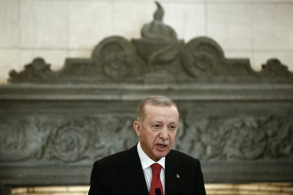 ERDOGAN UKINUO FUDBAL U TURSKOJ Bogataš pretukao sudiju, usledila žestoka reakcija države