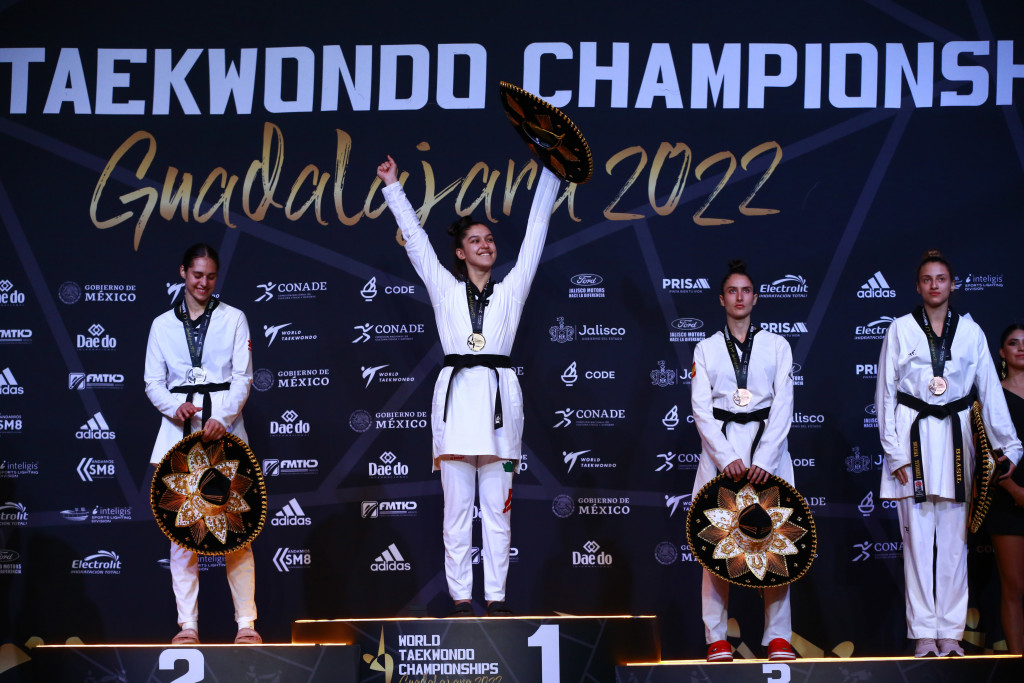 NAGRADE ZA SJAJNU GODINU Stevan Mićić i Aleksandra Perišić najbolji sportisti Beograda za 2023.