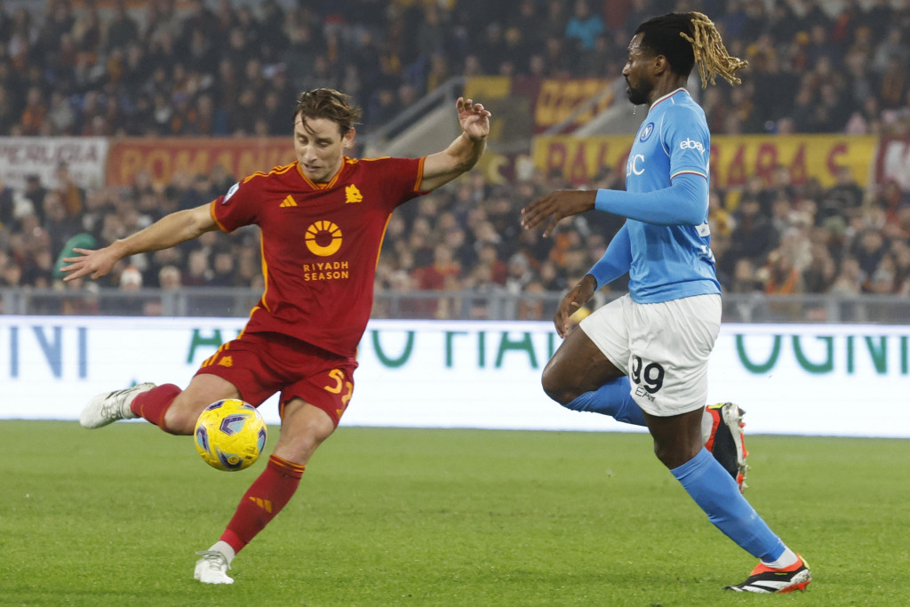 ROMA LAKO SLAVILA U DERBIJU Murinjo strepeo do poslednje sekunde, Napoli imao dva igrača manje (VIDEO)