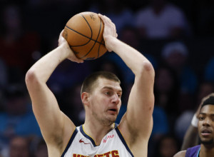JANIS ODUVAO JOKIĆA Srbin nije mogao sam, Milvoki demolirao ranjeni Denver