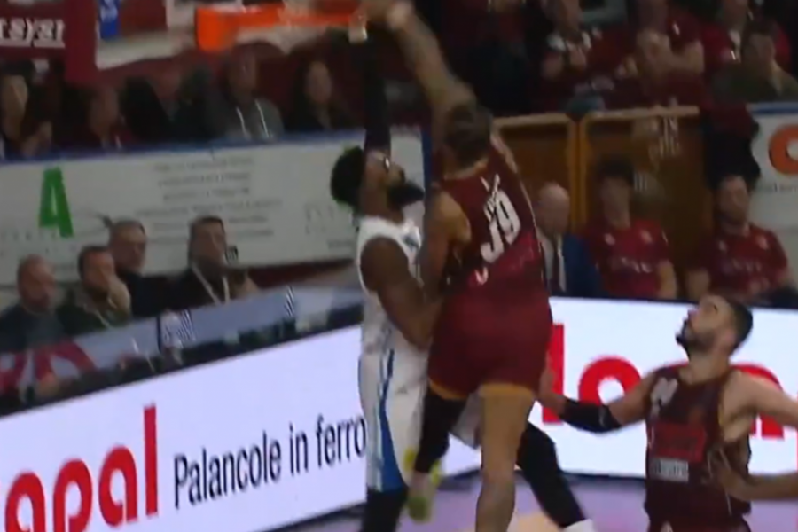 MONSTRUOZNO ZAKUCAVANJE Iz Italije nam stiže poster godine? (VIDEO)