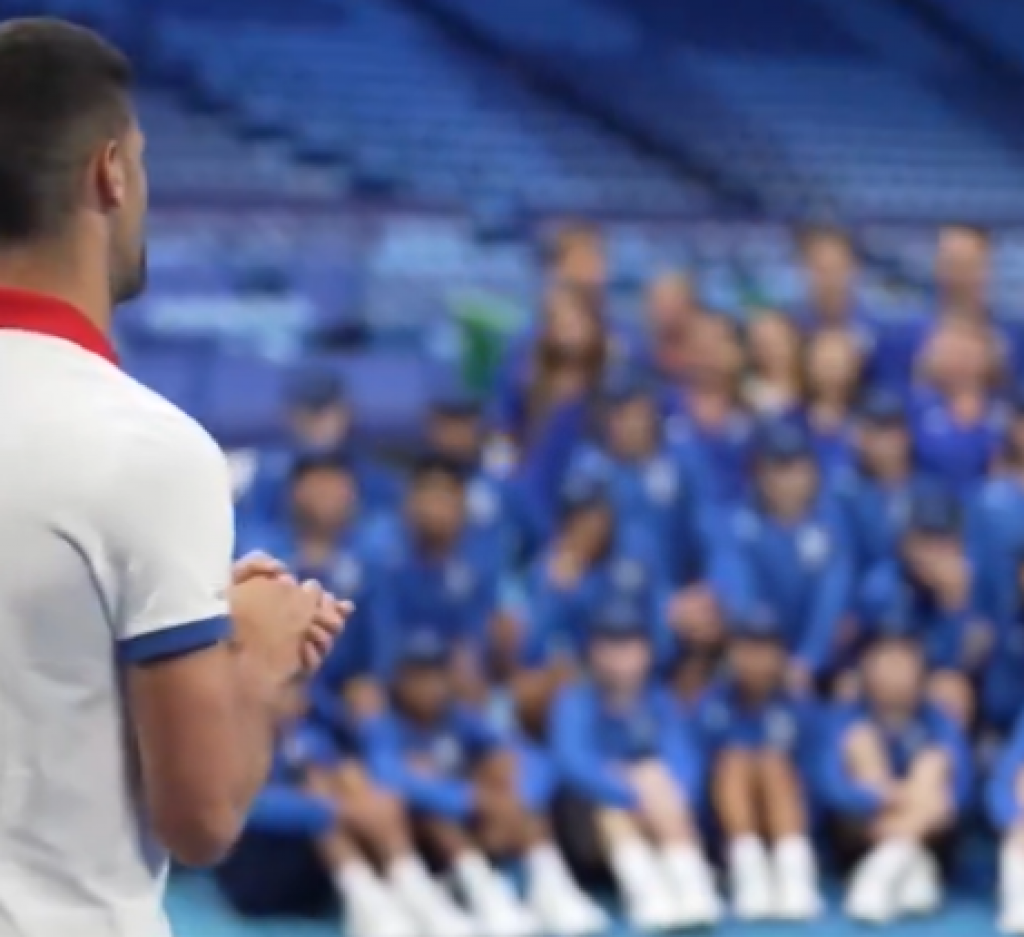 NOVAK JE BAŠ VELIKA FACA Izgubio je, muči ga povreda, ali je našao vreme da njima ulepša dan (VIDEO)