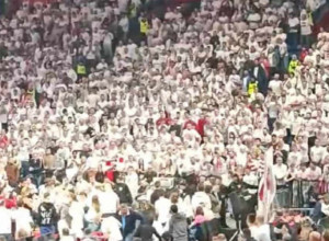 ZVIŽDUCI ZA ŽOCA Vatreni doček za Željka Obradovića na derbiju (VIDEO)
