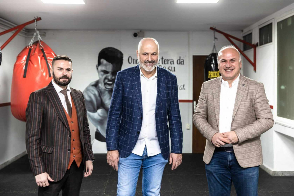 HVALA NA PODRŠCI VELIKI ČOVEČE Podrška Miodraga Božovića - Grofa, najmlađem bokserskom klubu u Srbiji