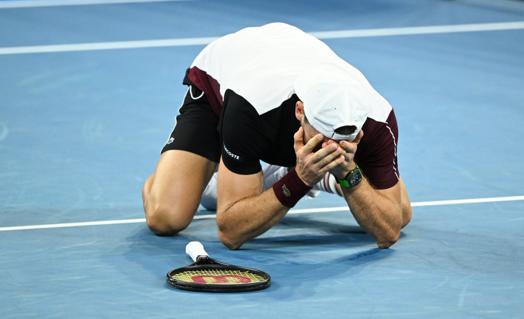 TROFEJ POSLE VELIKE BORBE Dimitrov pobedio Runea i osvojio titulu u Brizbejnu