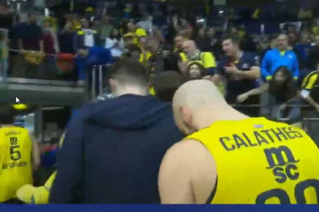 UŽASNA SCENA POSLE MEČA FENERA I PARTIZANA Popustila ograda u hali, deca pala sa tribine