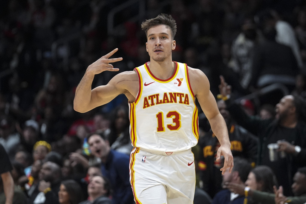 BOGDANOVIĆ I ATLANTA SRUŠILI GOLDEN STEJT Nestvarni Kari ubacio 60 poena, ali Houksi pobedili posle produžetka (VIDEO)