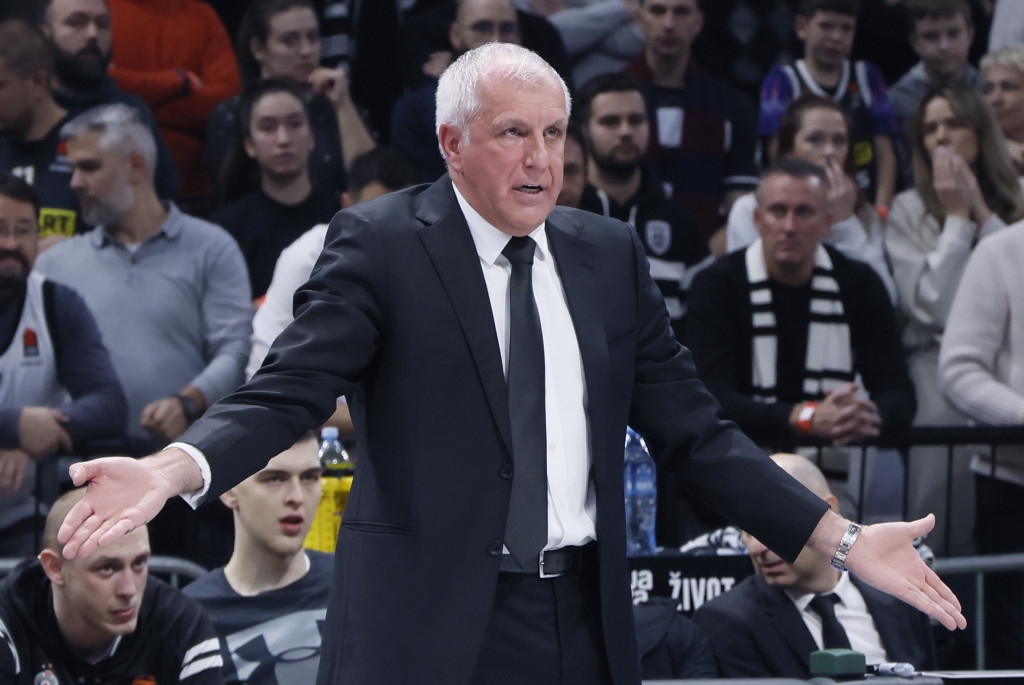 MI I HRVATSKA VAS...Šokantna poruka na srpskom dočekala Partizan u "OAKA" Areni na meču sa Panatinaikosom