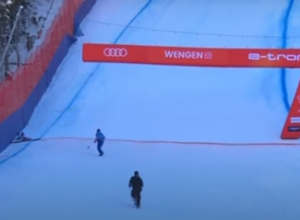 STRAŠNA POVREDA NORVEŽANINA Ležao nepomično posle stravičnog pada, a onda helikopterom prevezen u bolnicu (VIDEO)