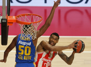 ZVEZDA TRAŽI ZAMENU ZA BOLOMBOJA Ništa od NBA-pojačanja, stiže zver iz Rusije?