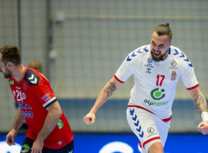 ON IGRA ZA SRBIJU, A ŽENA ZA CRNU GORU Bogdan Radivojević otkrio za koga će supruga navijati u sudaru dve reprezentacije