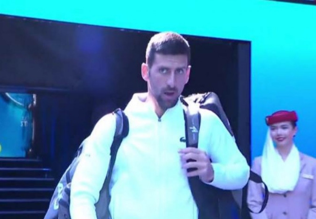 ČEKAO VIŠE OD DVA SATA Novak na teren izašao mnogo ljut, sve zbog organizatora (FOTO)