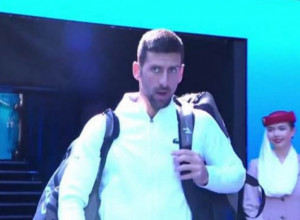 ČEKAO VIŠE OD DVA SATA Novak na teren izašao mnogo ljut, sve zbog organizatora (FOTO)