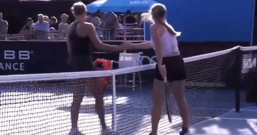 HITNO POKRENUT POSTUPAK PROTIV NJE Ukrajinka izgubila od Ruskinje, pa joj pružila ruku na Australijan Openu, sad bi mogla da prođe kroz pravi pakao (VIDEO)
