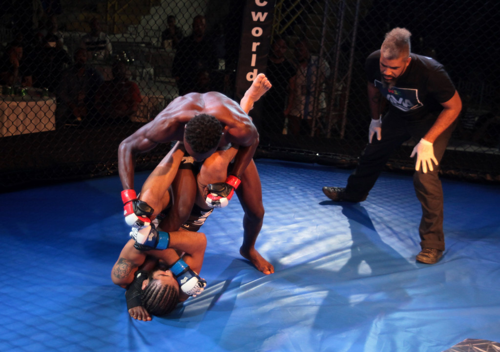 STRAVIČNE VESTI IZ RUSIJE Poznati MMA borac pao sa 10. sprata, bore mu se za život
