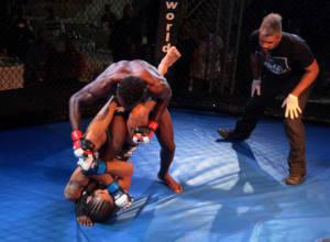 STRAVIČNE VESTI IZ RUSIJE Poznati MMA borac pao sa 10. sprata, bore mu se za život