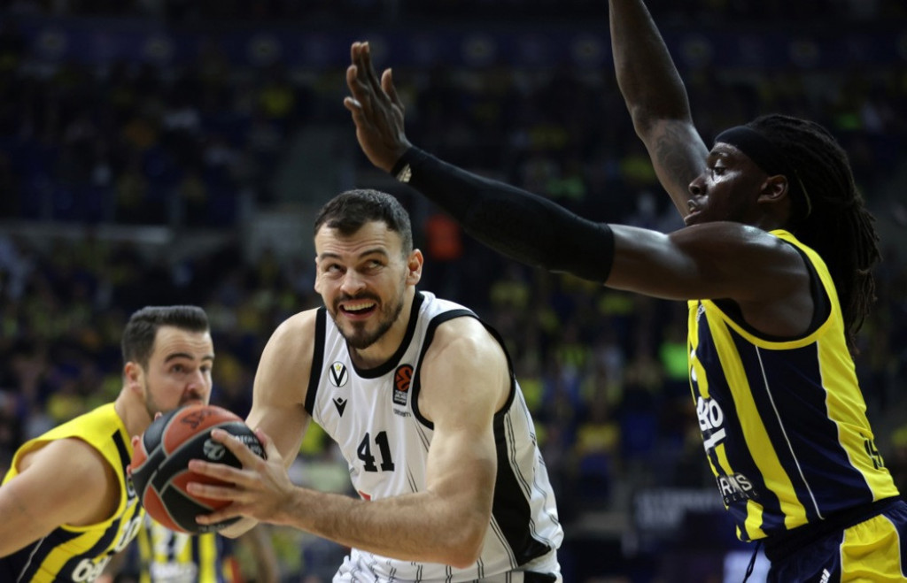 VIRTUS NASTAVLJA DA TONE Bolonjezi nemoćni bez Šengelije, Fener demontrirao silu