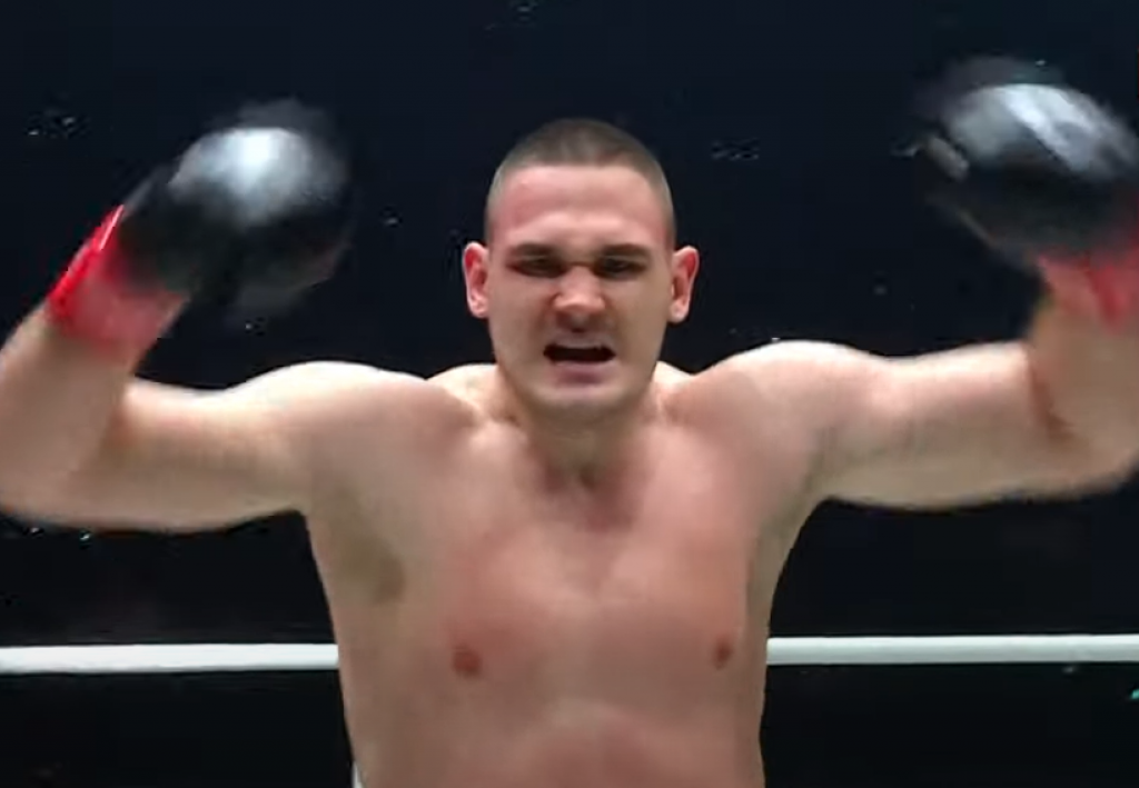 KO SME DA MU STANE NA CRTU? Ovog našeg borca zovu "SRPSKA ZVER", niko ne udara jako kao on (VIDEO)