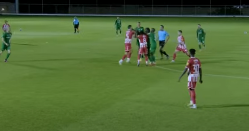 TOTALNI HAOS NA KIPRU Opšta tuča fudbalera sve uništila i prekinula meč Zvezde i Boteva (VIDEO)