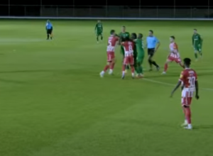 TOTALNI HAOS NA KIPRU Opšta tuča fudbalera sve uništila i prekinula meč Zvezde i Boteva (VIDEO)