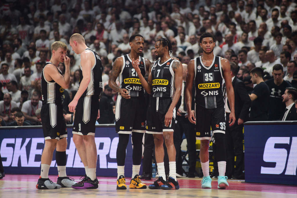 PARTIZAN JE JOŠ ŽIV Crno-beli se igrali sa nervima navijača, a onda slomili Albu i održali nadu za plej-in