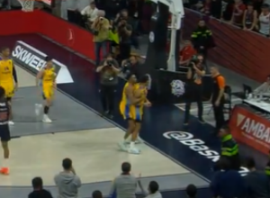 SKANDALOZNA ODLUKA EVROLIGE Manja kazna za igrača koji je nasrnuo na sudiju nego za Savića i Zvezdu! (VIDEO)