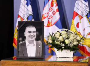 ZAVRŠENA KOMEMORACIJA DEJANA MILOJEVIĆA Potresnim govorima od košarkaške legende se oprostili Danilović, Ražnatović, Kešelj i Radovanović