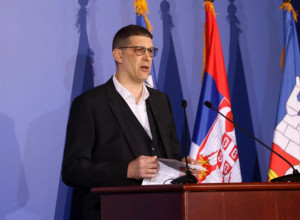 DEKIJEV VELIKI PRIJATELJ ODRŽAO NAJEMOTIVNIJI GOVOR Imao je veliko srce, simbolika je što je sahrana na crveno slovo