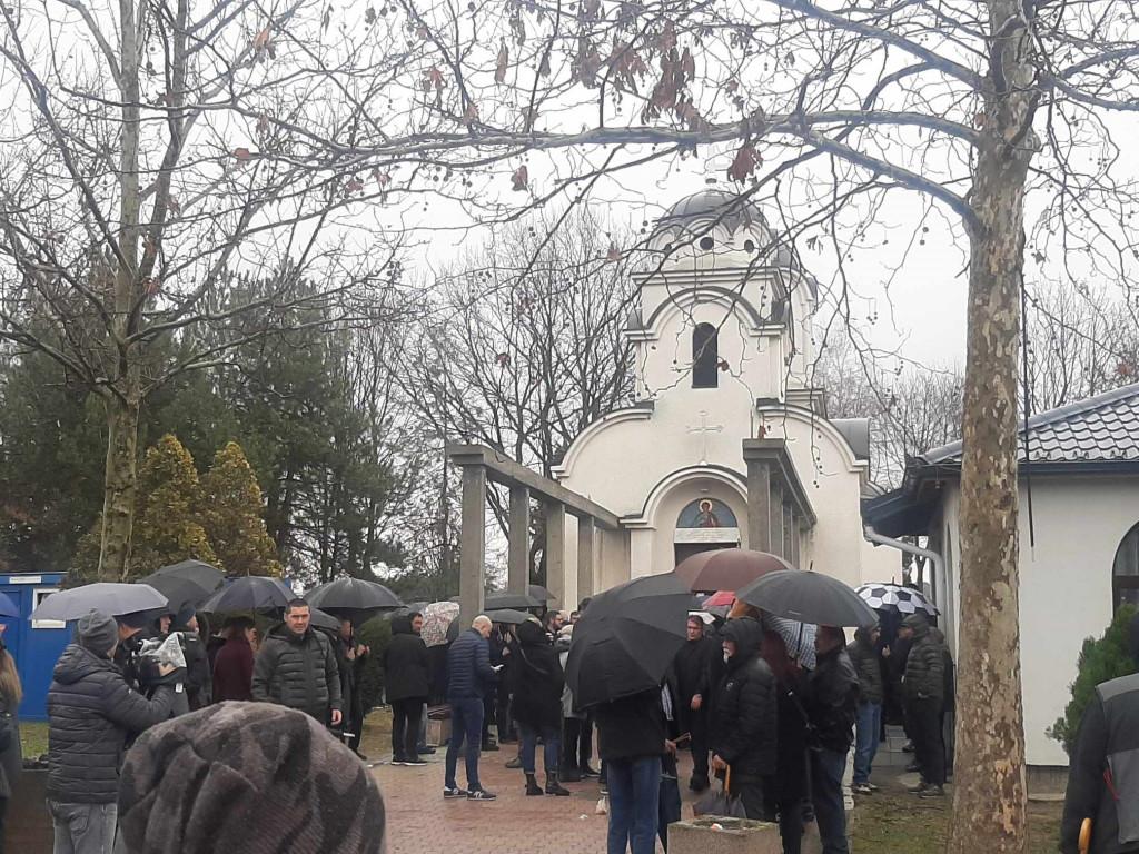 NIKO NIJE MOGAO DA SAKRIJE SUZE Poznati novinar održao potresan govor na sahrani Dejana Milojevića - ovo kida dušu