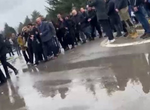 TUGA, DA NE MOŽE VEĆA Uplakana Milojevićeva supruga i porodica ispratile legendu na večni počinak (VIDEO)
