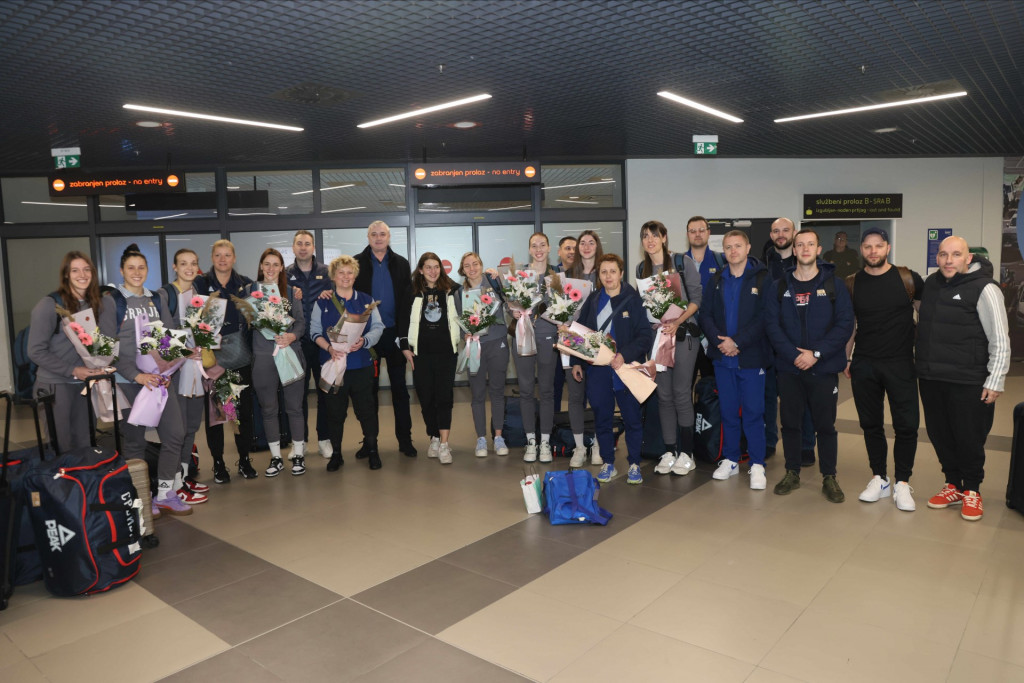 KOŠARKAŠICE STIGLE U SRBIJU Delegacija KSS-a dočekala heroine
