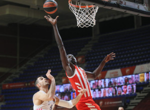JEL MOGUĆE DA JE OVO ON? Zvezda ga se odrekla bez problema, a on sada dominira protiv najboljih NBA centara