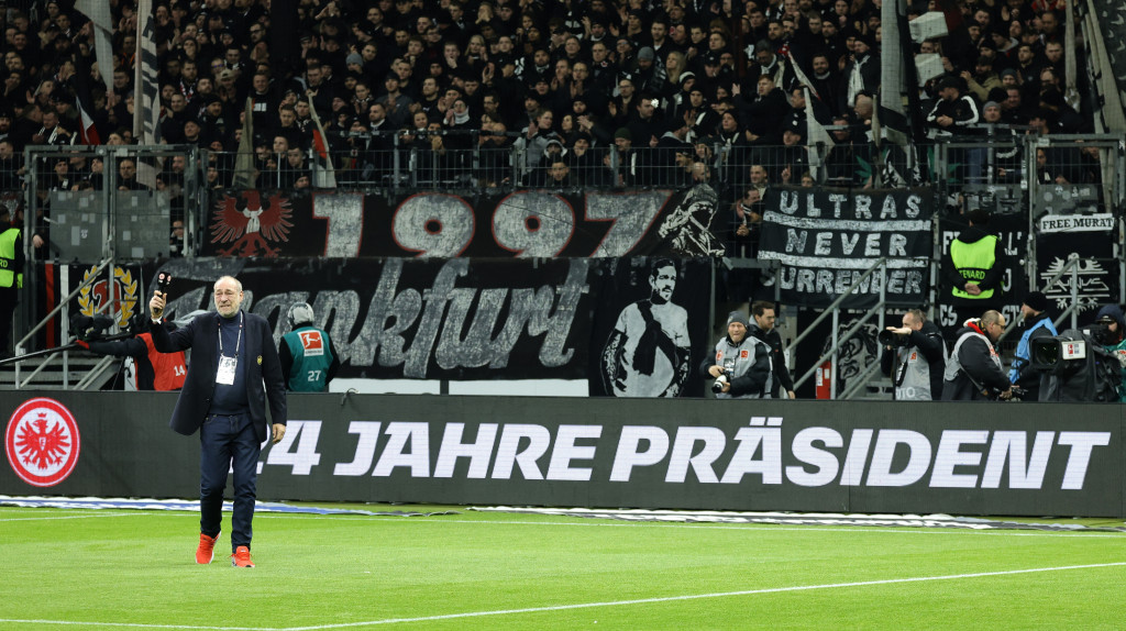 LEGENDE SE NE ZABORAVLJAJU Navijači evropskog velikana Srbinu posvetili sjajnu koreografiju (FOTO)