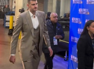 OVAKO JE JOKIĆ DOŠAO NA OL-STAR Nikolino odelo kida, ali izraz lice sve govori (VIDEO)