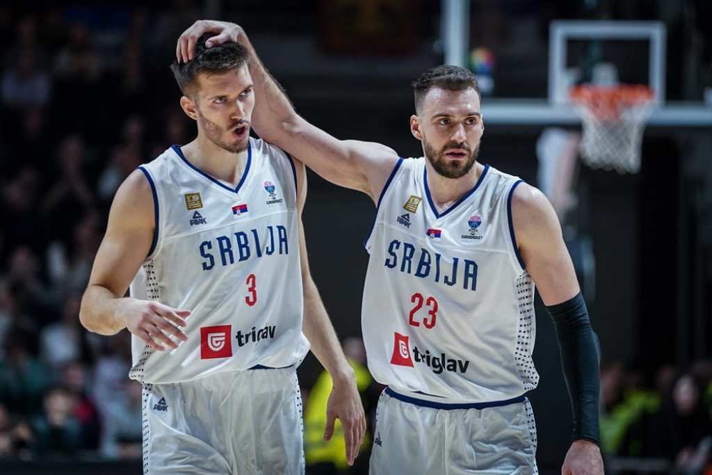 ORLOVI STIGLI U TBILISI Reprezentativci Srbije krenuli po bitnu pobedu u Gruziji