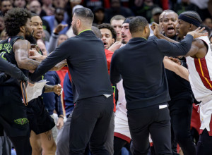 HAOS NA NBA MEČU Nikola Jović učestvovao u žestokoj tuči (VIDEO)