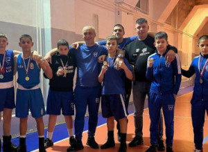 SOKOLOVI SA ZVEZDARE POŽNJELI MEDALJE Deca dominirala na bokserskom prvenstvu Beograda