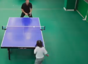 FEDERER JE HODAJUĆI KOMPLEKS Rodžer se tokom partije stonog tenisa iživljavao na maloj devojčici (VIDEO)