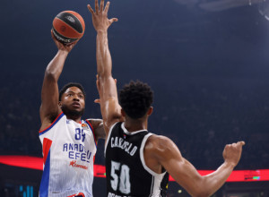 PARTIZAN NIJE MOGAO DA ČUJE BOLJE VESTI Jedan od glavnih konkurenata crno-belih doživeo senzacionalan poraz
