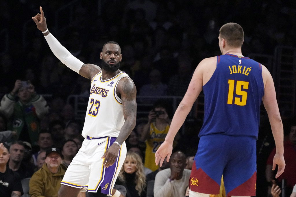 UŠAO U VEČNOST NBA LIGE Lebron Džejms ispisao istoriju protiv Nagetsa, ovo je taj koš kojim je prešao magičnu brojku (VIDEO)