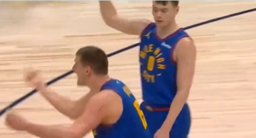 POMRAČENJE UMA I PSOVKA NA SRPSKOM Evo zašto je Nikola Jokić urlao na svog trenera (VIDEO)