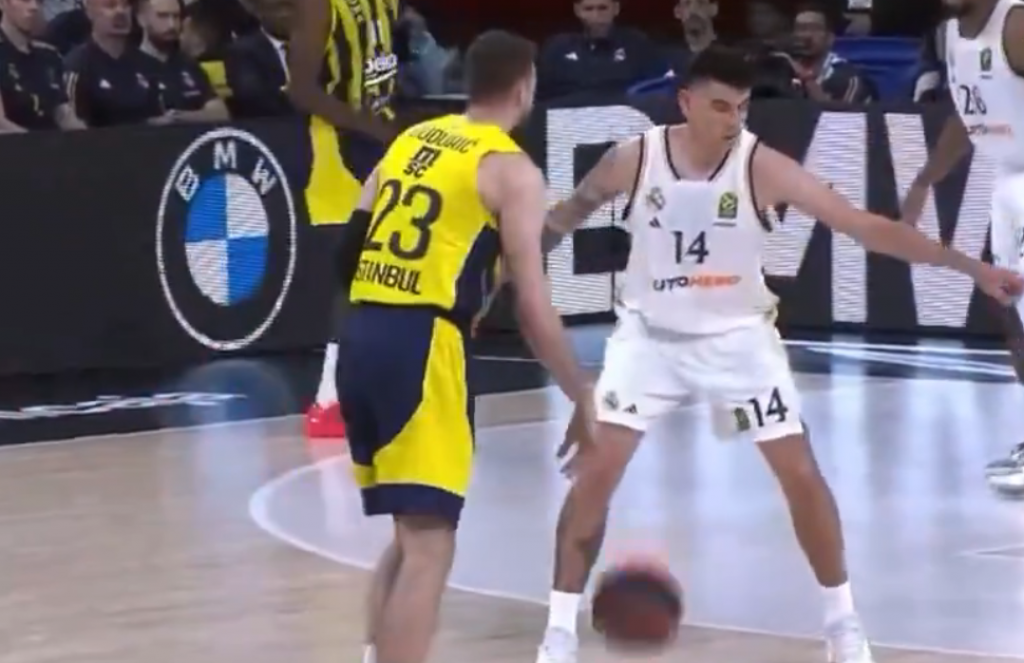 PRLJAV START ARGENTINCA Dek fudbalskim potezom faulirao Gudurića, Srbin pretrpeo užasne bolove (VIDEO)