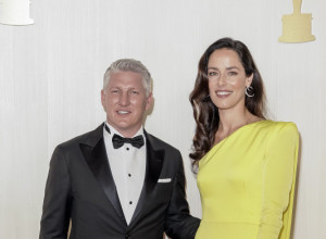 SKUPOCENI LEPOTAN BOJE DUGE Ana Ivanović na ruci nosi čudo od 500.000 evra (FOTO)