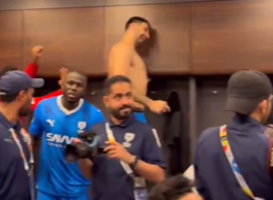 LUDILO U SVLAČIONICI AL HILALA Mitrović, naravno, prednjači - udarao glavom o ormar (VIDEO)