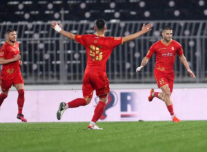 LUDNICA U SVLAČIONICI Pogledajte kako su fudbaleri Napretka proslavili pobedu nad Partizanom (VIDEO)