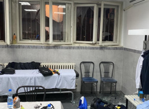 "GROBARI" POBESNELI POSLE PORAZA Navijači Partizana napravili haos u Humskoj, demolirali svlačionicu sudija