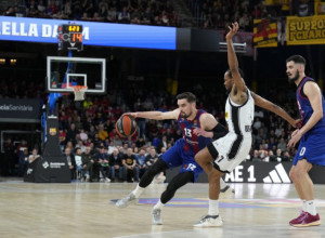KATALONCI FURIOZNI PROTIV CRNO-BELIH Partizan bio ravnopravan rival samo u prvom delu meča, Avramović odigrao brutalnu partiju, ali je Barsa opravdala ulogu favorita